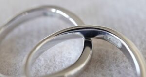 遺骨ジュエリーは自分でお骨を納めるの？種類や納め方を詳しく解説